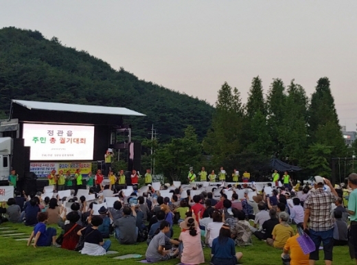 지난 17일 기장군 정관신도시 중앙공원에서 열린 평화촛불집회./사진제공=곽일주 기자