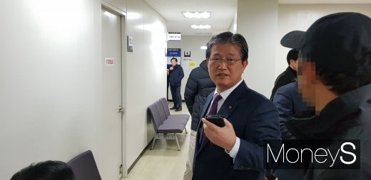 지난 1월11일 첫 재판이 열린 창원지법 마산지원에 출석한 이선두 의령군수. /사진=임승제 기자