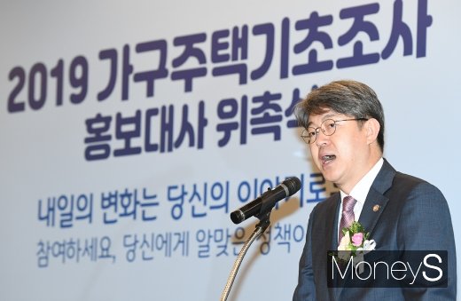 [머니S포토] 인사말 하는 강신욱 통계청장