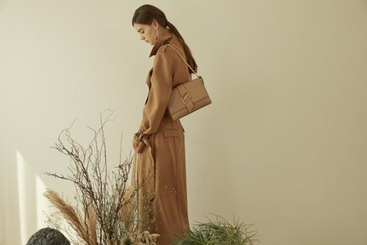 조이그라이슨, 가을 숲에서 영감받은 '19 A/W 컬렉션' 출시 및 에디토리얼 공개