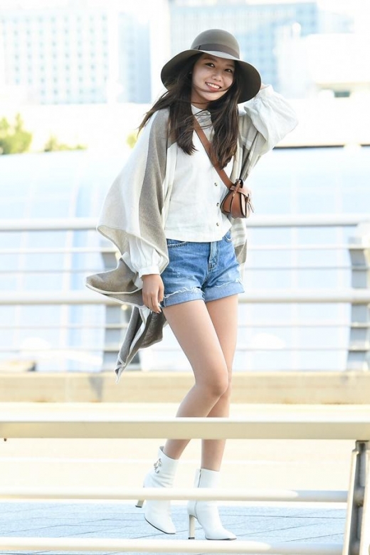 [★공항패션] 최수영, 감각적인 가을 감성 얼씨룩