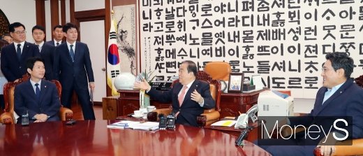 [머니S포토] 국회의장-교섭단체 회동, 발언하는 문희상