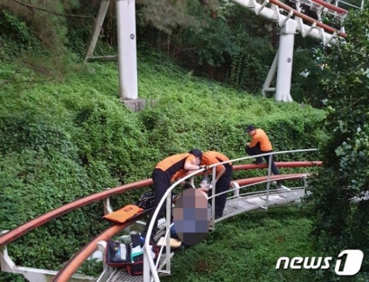 지난 16일 오후 6시 52분쯤 대구 달서구 두류동 이월드에서 근무자 A씨(24)가 궤도열차 놀이기구(허리케인)에 오른쪽 다리가 끼어 무릎 아래가 절단되는 사고가 발생했다. /사진=뉴스1