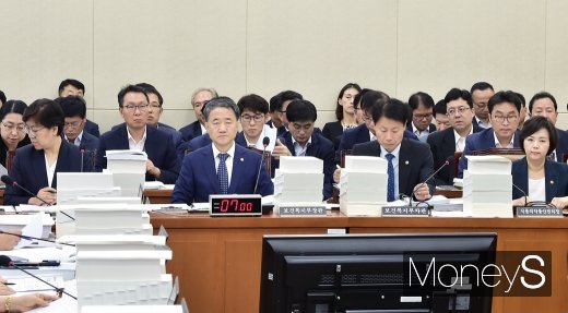 [머니S포토] 국회 보건복지위 출석한 장·차관 및 기관장