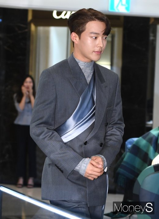 [머니S포토] 장기용, 감탄사 나오는 실물 비주얼
