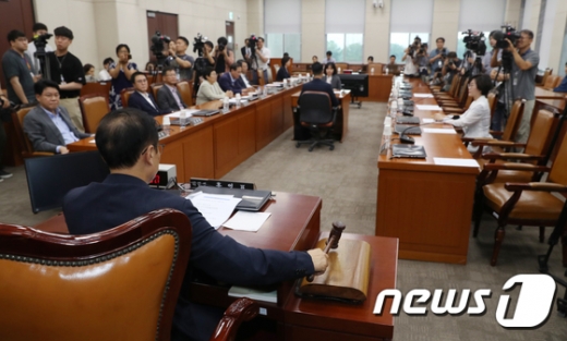 지난달 25일 열린 국회 정치개혁특별위원회 전체회의. /사진=뉴스1