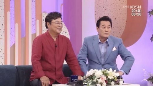 (왼쪽부터)가수 남진과 배우 김성환. /사진=KBS '아침마당' 방송화면 캡처