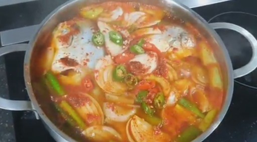 소유진 영상 병어조림. /사진=소유진 인스타그램 영상 캡처  