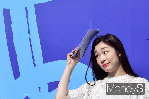 [머니S포토] 김연아, 강렬한 햇살이 눈부셔
