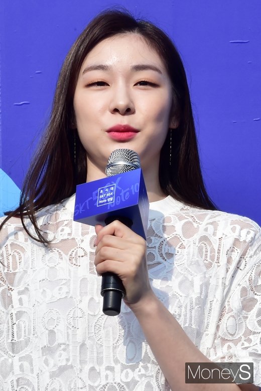 [머니S포토] 인사말 전하는 연아퀸