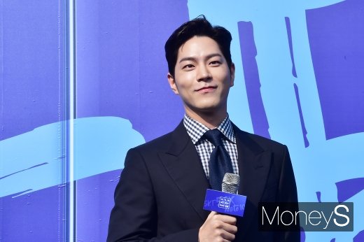 [머니S포토] 훈훈한 훈남 미소 머금은 홍종현