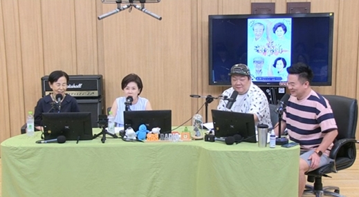 '컬투쇼'에 출연한 배우 손숙과 박정수, 스페셜 DJ 유민상, DJ 김태균 (왼쪽부터). /사진=SBS 파워FM '두시탈출 컬투쇼' 방송화면 캡처