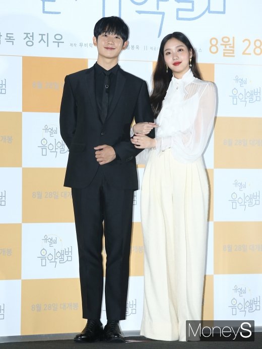 [머니S포토] 정해인·김고은, 블랙&화이트로 커플룩 완성