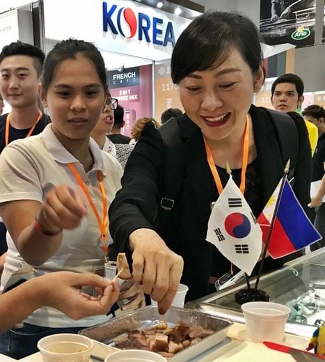 필리핀에서도 족발에 소주 한 잔이 인기!