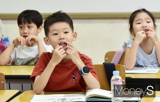 [머니S포토] 초등학교 본격개학, 방학중에 성장한 우리 아이들