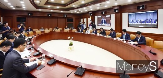 [머니S포토] 서울-세종 영상 국정현안점검조정회의