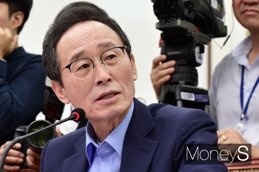 [머니S포토] 군산 조선소 등 관련 발언하는 송하진 지사