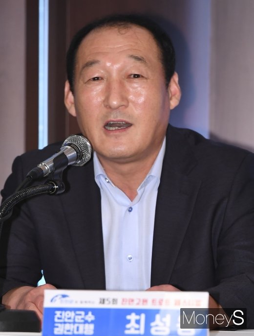 [머니S포토] 최성용 진안군수 권한대행 '진안고원 트로트 페스티벌로 오세요'