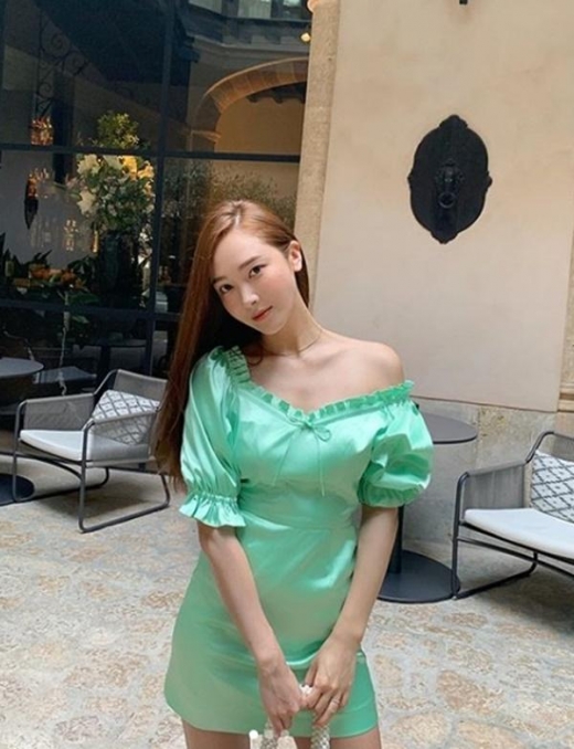 제시카, 상큼한 민트 여름 원피스 룩