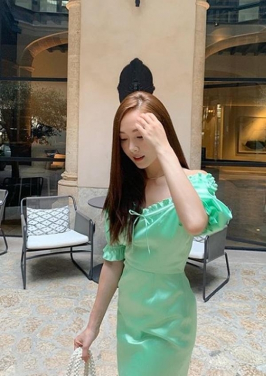 제시카, 상큼한 민트 여름 원피스 룩