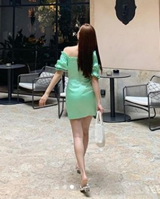 제시카, 상큼한 민트 여름 원피스 룩