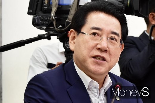 [머니S포토] 김영록 지사, 광양항 낙포부두 리뉴얼사업 예타 문제 거론