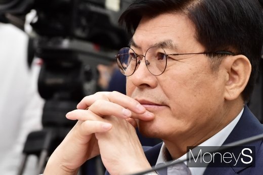 [머니S포토] 경청하는 이춘희 세종시장