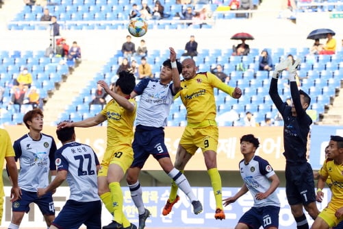 ▲지난 4월14일 6R 대전전 펠리페 헤더/사진제공=광주FC