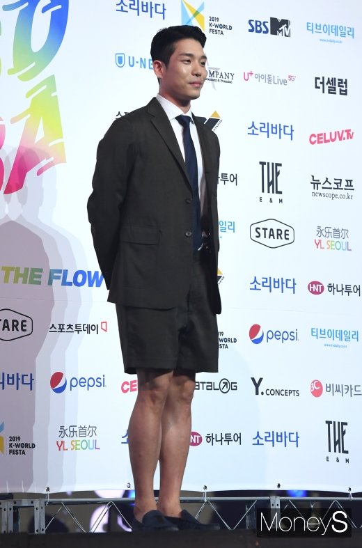 [머니S포토] 이창민, 난해한 반바지 정장 패션(2019 SOBA)