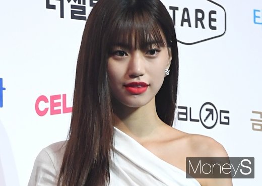 [머니S포토] 위키미키 김도연, 시선 잡는 레드립(2019 SOBA)