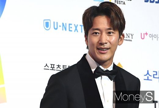 [머니S포토] 이완 '가수중에 비를 가장 좋아해요~'(2019 SOBA)
