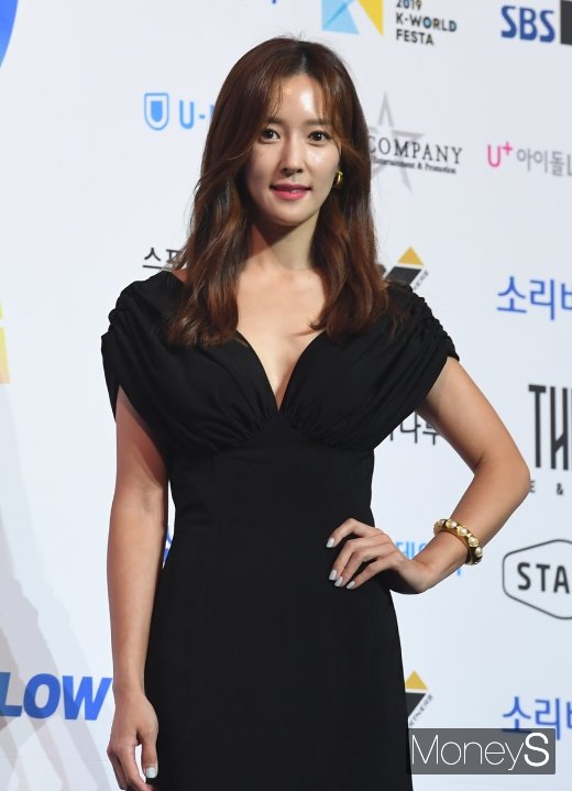 [머니S포토] 왕빛나, 잡티 없는 꿀피부(2019 SOBA)