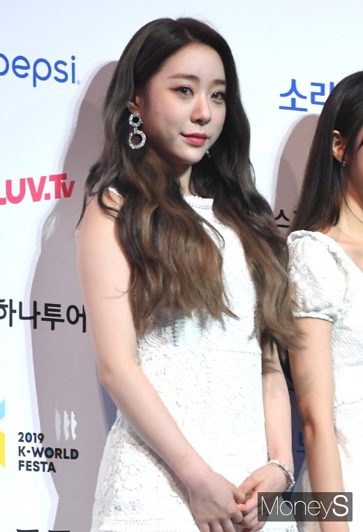 [머니S포토] 우주소녀 연정 '더 예뻐졌네'(2019 SOBA)