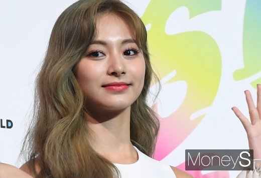 [머니S포토] 트와이스 쯔위 '얼굴에 꽉 찬 예쁨'(2019 SOBA)