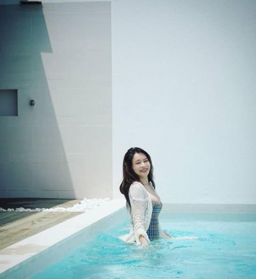 서유리, 글래머러스한 수영복 자태