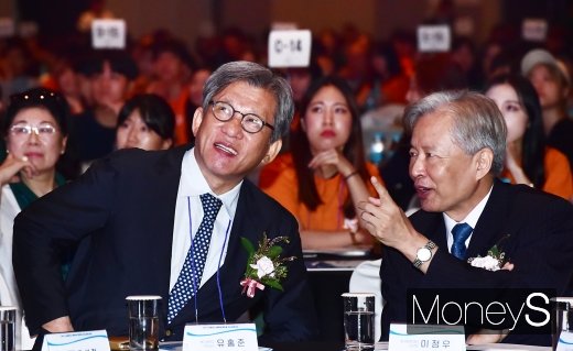 [머니S포토] 리더십콘서트서 의견 나누는 이정우-유홍준