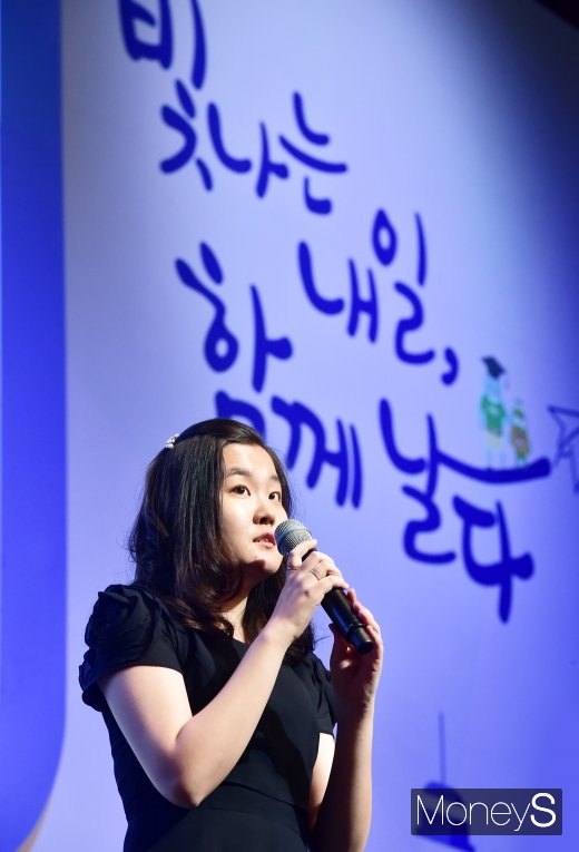 [머니S포토] UCC 공모전 대상 수상 소감 전하는 윤선혜 학생
