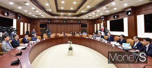 [머니S포토] 홍남기 부총리, 