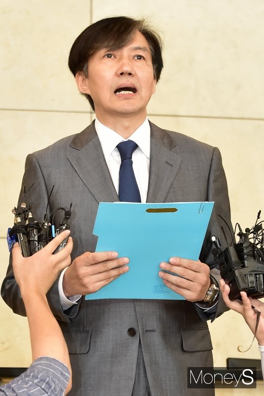 [머니S포토] 조국, 