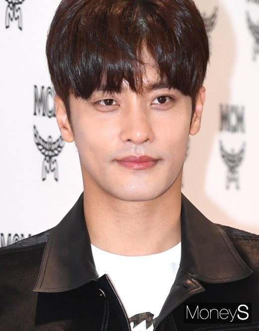 [머니S포토] 성훈 '짙은 잘생김'