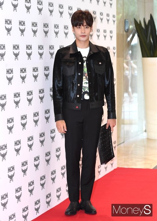 [머니S포토] 성훈, 모델들 기죽이는 비율