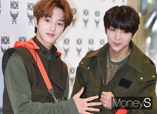 [머니S포토] 골든차일드 봉재현·와이 '가위 바위 보'