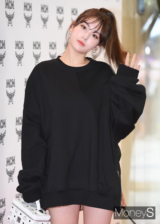 [머니S포토] 전소미 '깜찍한 포니테일'