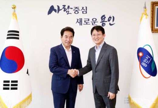 백군기 용인시장, 최동훈 병원장 초청 개원 준비상황 등 청취했다. / 사진제공=용인시