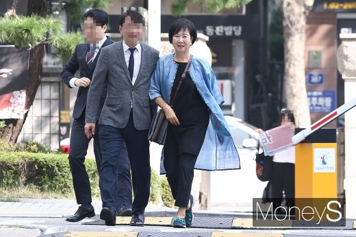 [머니S포토] 목포 투기 의혹 관련 첫 공판 출석한 손혜원 의원
