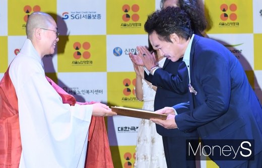 [머니S포토] 위촉장 받는 이병준