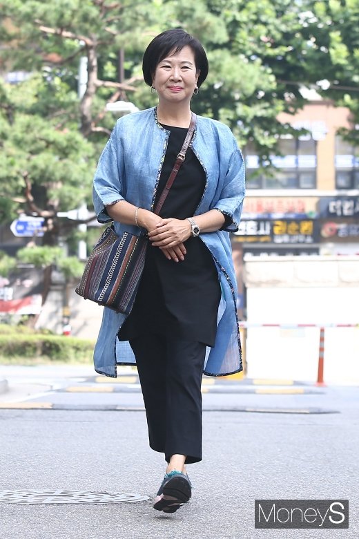 [머니S포토] 법원 출석한 손혜원, 목포 투기의혹 첫 공판 시작