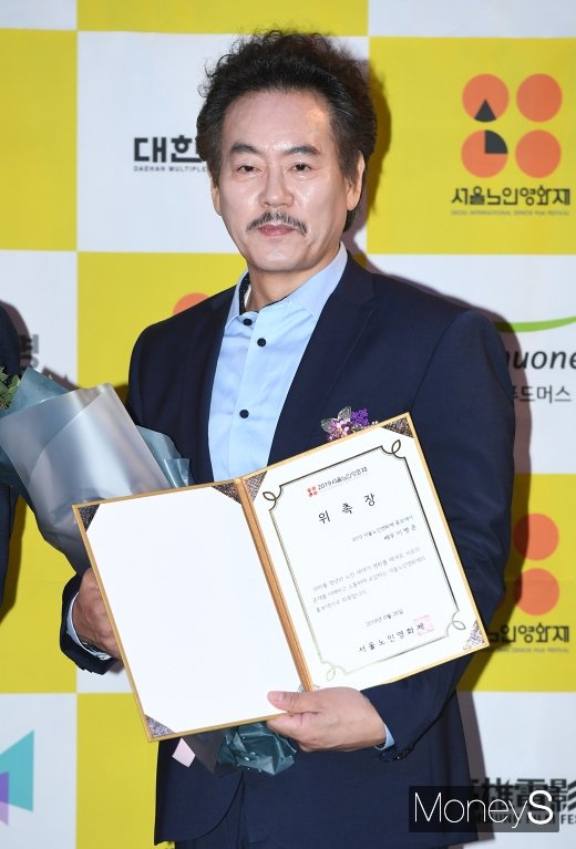 [머니S포토] 이병준 '중년의 멋'