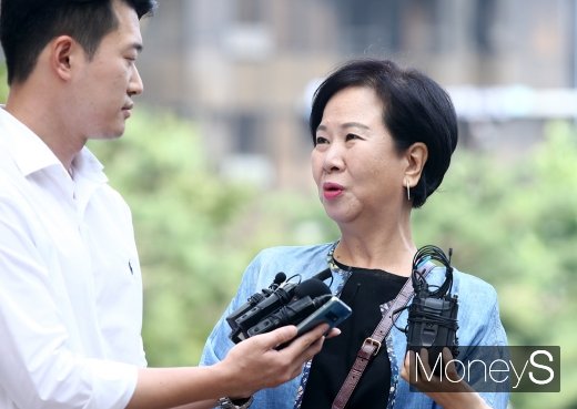 [머니S포토] 질문에 답하는 손혜원