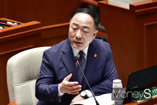 [머니S포토] 홍남기, 